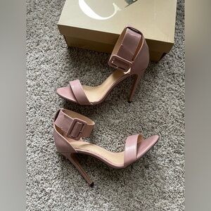 Charlotte Russe - Golden 62A heels - *NEW*